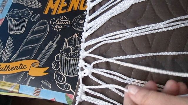 Декорируем подушку макраме плетением