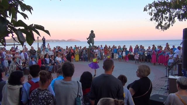 День посёлка Коктебель. Праздник на набережной #БликиЖизни смотреть онлайн