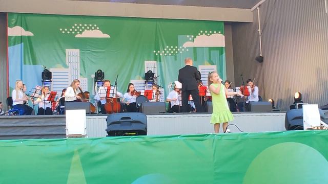 Алиса Зимнох и Debut Simfo Jazz - песенка о хорошей жабе смотреть онлайн