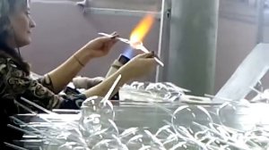 Вот как делают новогодние Стеклянные шарики