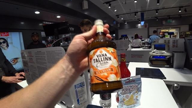 ТРЭШ в АЭРОПОРТУ! БОМЖИ летят в ЕГИПЕТ. ПОНЮХАЛИ ИКРУ в duty free смотреть онлайн