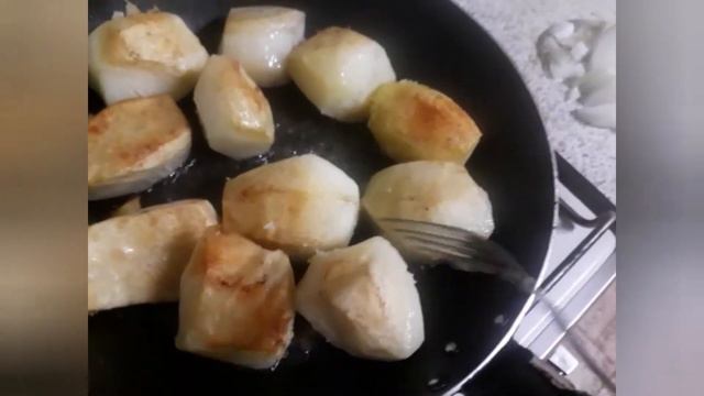 Быстрый ужин для студента, картофель и лук, сытно и вкусно смотреть онлайн