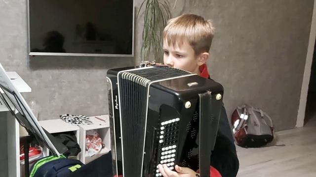 Миланчик лабает на баяне? смотреть онлайн