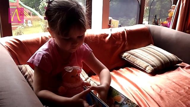 Я читаю и пою, очень весело живу. Путешествия с любовью. смотреть онлайн