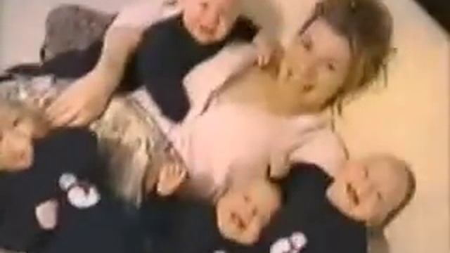 ЧЕТВЕРО БЛИЗНЕЦОВ И ИХ МАМОЧКА!!! смотреть онлайн