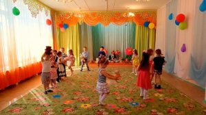 Вход на праздник 8 Марта. Средний дошкольный возраст.