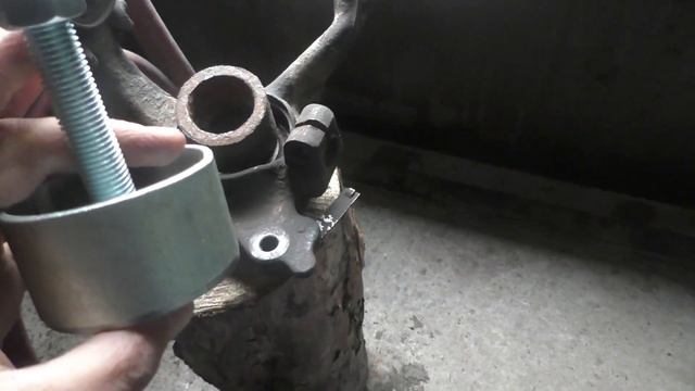 Замена гудящего подшипника и ступицы автомобиля Пассат Б3 смотреть онлайн