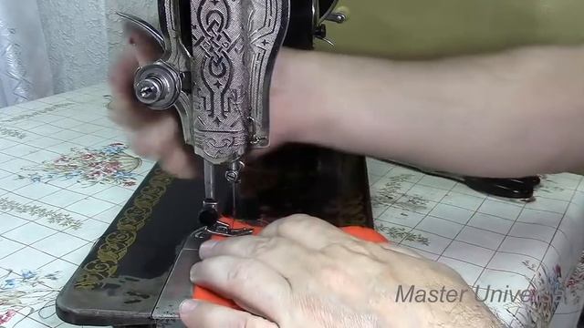Старая швейная машинка. Устраняем люфт челнока с помощью магнита. Видео № 164. смотреть онлайн