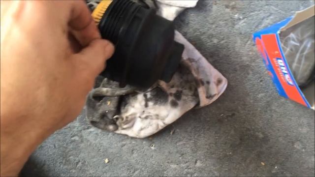 1.2 VW polo oil and filter change смотреть онлайн