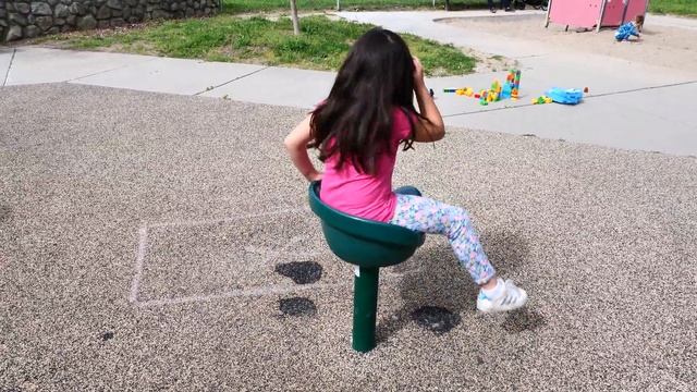 Spinning around at the playground смотреть онлайн