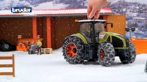 Claas Axion 950 mit Schneeketten und Schneefräse -- 03017 -- Bruder Spielwaren