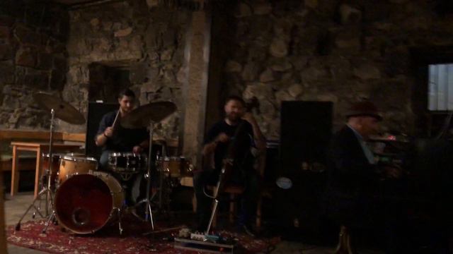 HipNoYz at The Club - Vahagn Hayrapetyan, Artyom Manukyan, Arman Mnatsakanyan смотреть онлайн