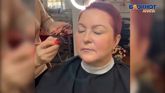 Жизнь каждого клиента стилиста Анжелики Евсеевой делится на «до» и «после» смотреть онлайн