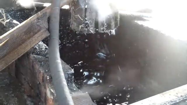 Слив гудрона в хранилище ямного типа смотреть онлайн