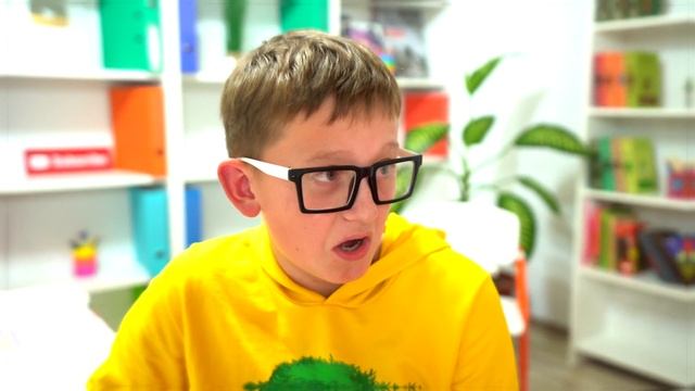 НОВЕНЬКАЯ ДОЧЬ ДИРЕКТОРА УДЕЛАЛА ЕВУ И ОДНОКЛАССНИКОВ! смотреть онлайн