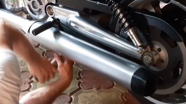 Меняю глушители на Харлее смотреть онлайн