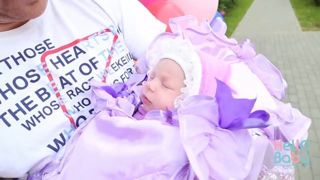 Праздничная встреча из роддома с шарами, ростовыми куклами и скрипачом смотреть онлайн