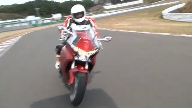 See the VFR1200F on the Sugo race track for the first time. смотреть онлайн