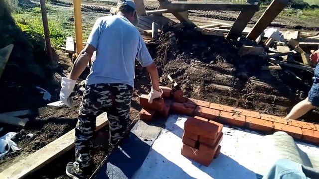 Кладка кирпича  Цоколь для бани за час