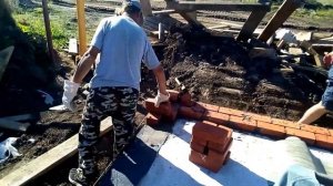 Кладка кирпича  Цоколь для бани за час