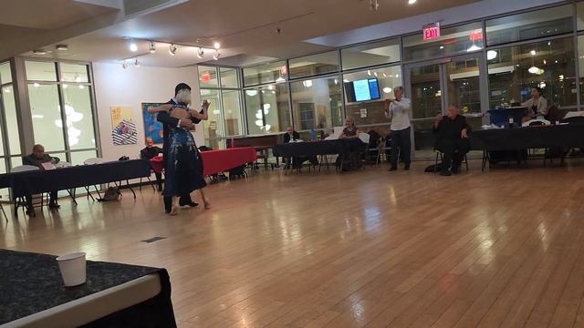 Argentine tango: Roxana Marinoff & Cesar Dávalos - Bajo Un Cielo De Estrellas смотреть онлайн
