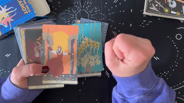Tarot and Oracle Deck Decluttering смотреть онлайн