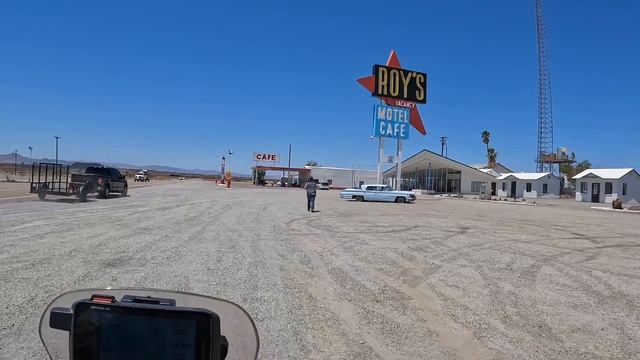 Crossing the Mojave Desert riding with an unlikely friend |S6-E102| смотреть онлайн