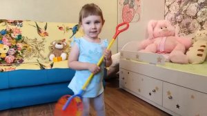 маленькая девочка танцует и поет РОК @ детское видео