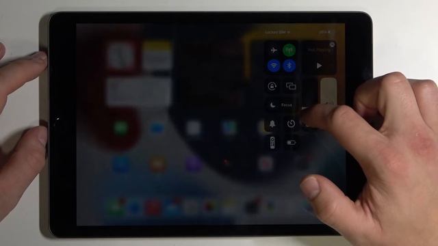 How to Change Brightness Level on iPad 9th Gen (2021) - Set Up Display Brightness смотреть онлайн