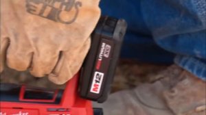 Автомобильный шприц для смазки Milwaukee М12