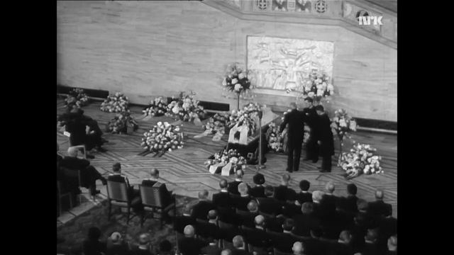 King Olav V of Norway attending the funeral of the president of parliament Oscar Torp 1958 смотреть онлайн
