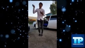 ?Молодой цыган бодро танцует около машины