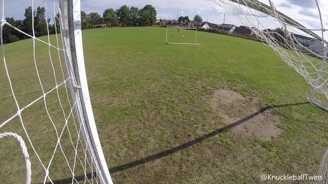 Knuckleball Freekick Practice vs WALL! смотреть онлайн