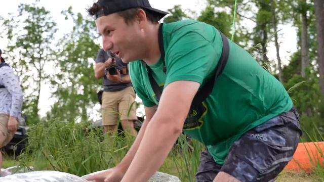 $500 Inflatable WALK ON WATER Shoes From ALIBABA! (1v1v1 Fishing Challenge) смотреть онлайн