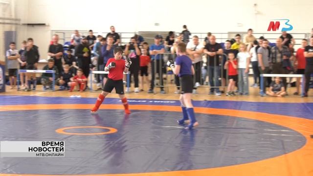 В Волгограде впервые прошли Всероссийские соревнования по спортивной борьбе-панкратиону смотреть онлайн