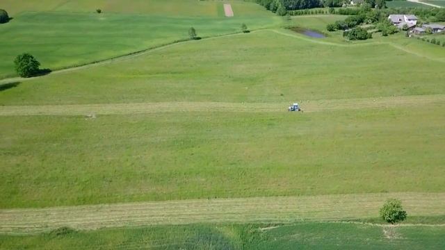 Mtz the tractor mows the grass/Mtz Трактор косит траву! смотреть онлайн