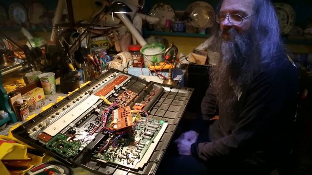 Synthesiser Dave - Episode 3 - Korg Poly-800 смотреть онлайн