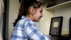 Ира НЕ ХОЧЕТ делать УРОКИ! СБЕЖАЛА к бабушке Видео для Детей Video For Kids