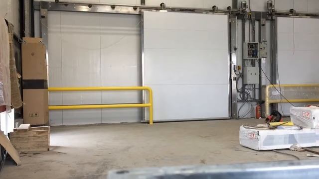 Монтаж холодильных откатных дверей «ИРБИС» с электроприводами 2019 год