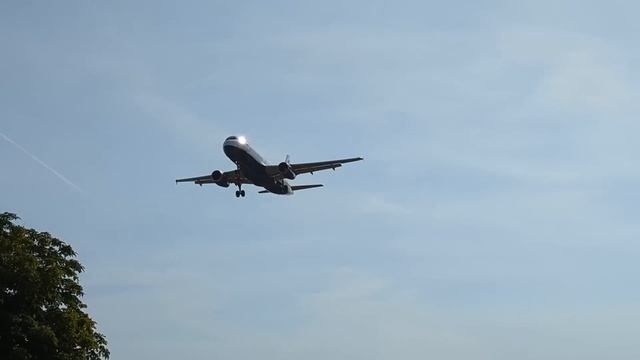 London Heathrow Plane Spotting | Planes Flying Very Low | London Heathrow LHR Plane spotting смотреть онлайн