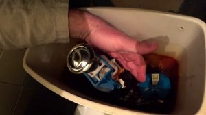 В сливной бачок унитаза не набирается вода, смотри что делать! Лайфхак.