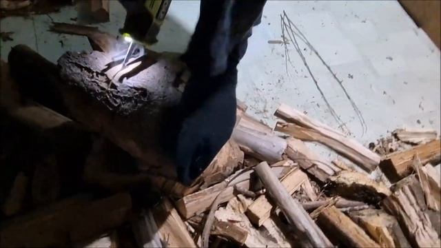 Sped up Ryobi 18V compact reciprocating saw cutting an 8 inch block of hard hedge wood смотреть онлайн