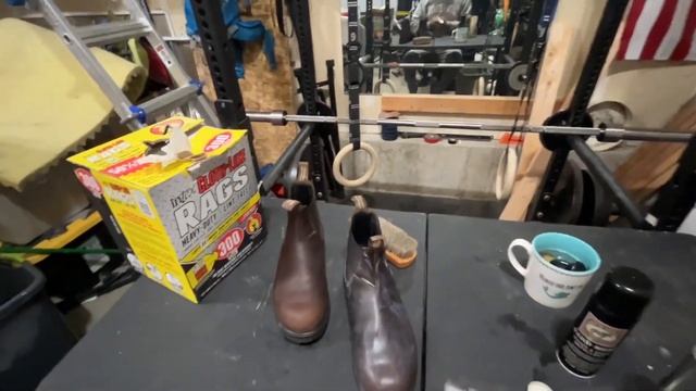 Blundstone boots in antique brown. Cleaning and conditioning. ASMR смотреть онлайн