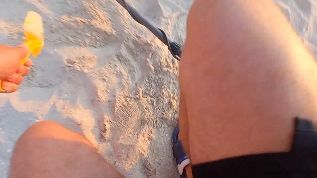 Коп на пляже Азовского моря в Кирилловке. Поиск серебра и золота с металлоискателем. смотреть онлайн