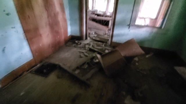 Заброшенное место,американский дом в деревне,из фильмов ужасов.Забитая Американская деревня. смотреть онлайн