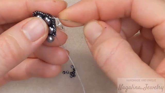 Серьги плетеные жемчужные капли "Фаберже" мастер класс. Beaded Faberge drop earrings DIY Subtitles смотреть онлайн