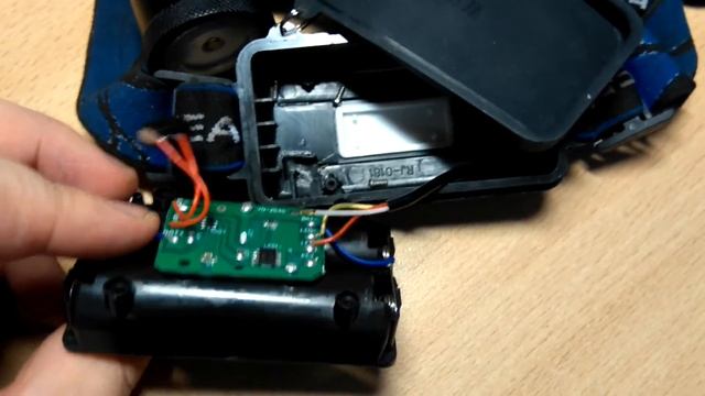 Ремонт налобного фонарика QF-19 на батарейках 18650 смотреть онлайн