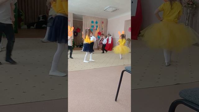 Марьяна в танце солнечных зайчиков ??? смотреть онлайн