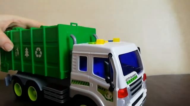 Машина Mobicaro 1:16 Мусоровоз инерционная OTG0881451 смотреть онлайн