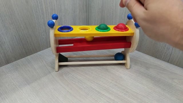 Деревянный центр с молотком и шарами смотреть онлайн